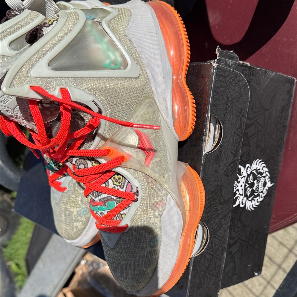 Men’s LeBron XIX